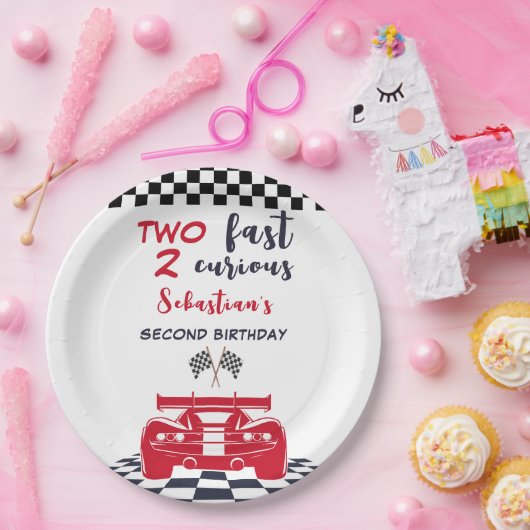 Twee snelle 2 nieuwsgierige tweede kinderverjaarda papieren bordje (Feest)