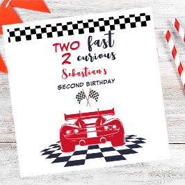 Twee snelle 2 nieuwsgierige tweede kinderverjaarda servet