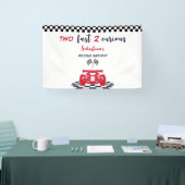 Twee snelle 2 nieuwsgierige tweede kinderverjaarda spandoek (Beurs)