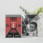 Twee snelle 2e verjaardag peuters met raceformule  kaart (Staand voorkant)