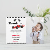 Twee snelle auto race boybirthday party dank u kaa kaart (Staand voorkant)