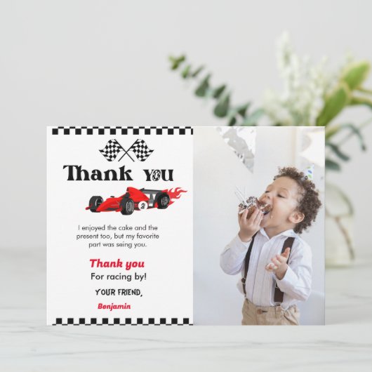 Twee snelle auto race boybirthday party dank u kaa kaart (Staand voorkant)