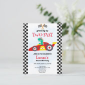 Twee snelle dinosaurus race auto 2e verjaardag par briefkaart (Staand voorkant)