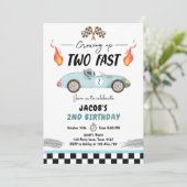 Twee snelle geboorte-feest-blauw-razenkar-2e verja kaart (Staand voorkant)