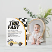 Twee snelle gele race auto verjaardagsfeestfoto kaart (Staand voorkant)