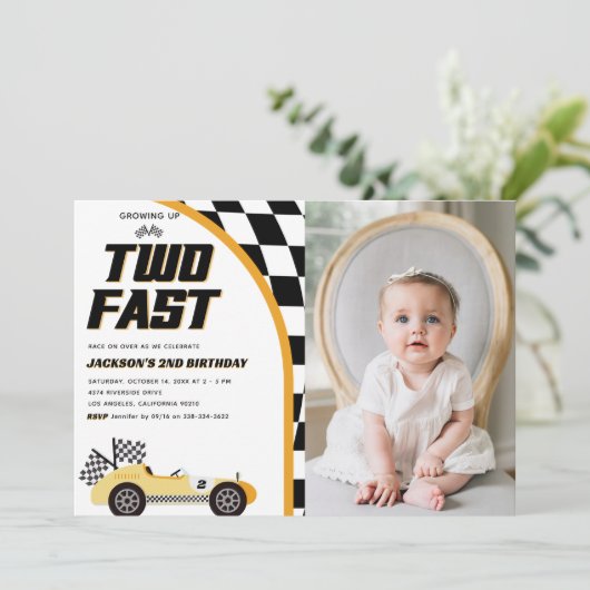 Twee snelle gele race auto verjaardagsfeestfoto kaart (Staand voorkant)