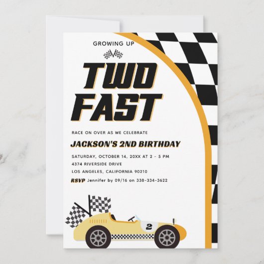 Twee snelle gele race auto verjaardagsfeestuitnodi kaart (Voorkant)