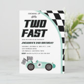 Twee snelle Groene Race Auto Verjaardagsfeestuitno Kaart (Staand voorkant)
