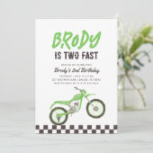 Twee snelle groene vuile fiets jongen 2e verjaarda kaart (Staand voorkant)