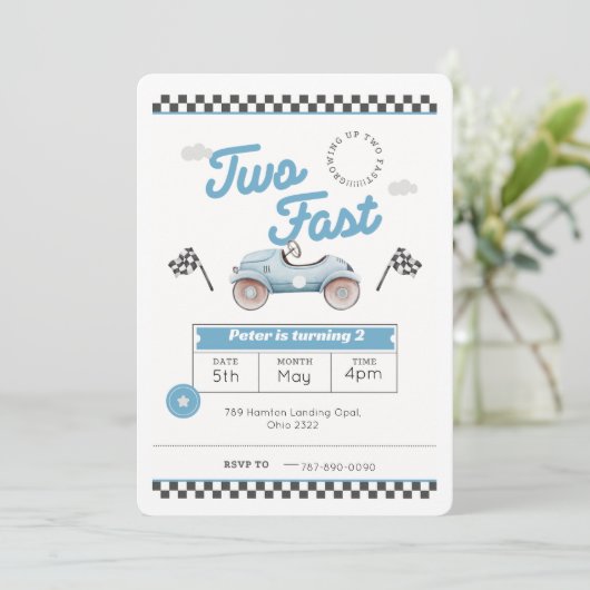 Twee snelle jongens verjaardag nodigt uit kaart (Staand voorkant)