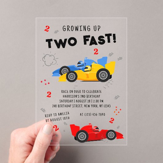 Twee snelle Kinder raceauto's van de tweede verjaa Acryl Uitnodigingen (Insitu (Draagbaar))