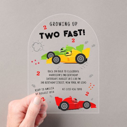 Twee snelle Kinder raceauto's van de tweede verjaa Acryl Uitnodigingen (Insitu (Draagbaar))