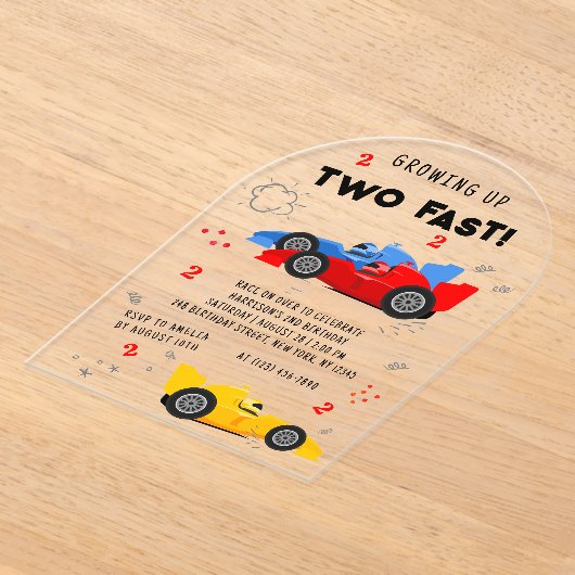 Twee snelle Kinder raceauto's van de tweede verjaa Acryl Uitnodigingen (Laagn)