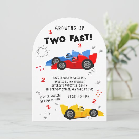 Twee snelle Kinder raceauto's van de tweede verjaa Kaart (Staand voorkant)