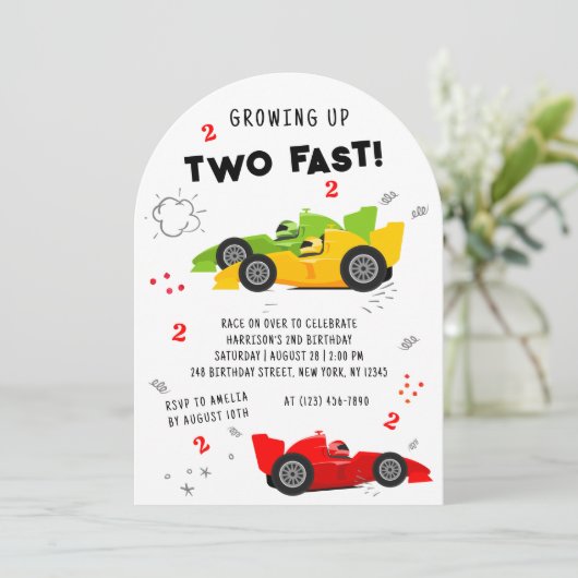 Twee snelle Kinder raceauto's van de tweede verjaa Kaart (Staand voorkant)