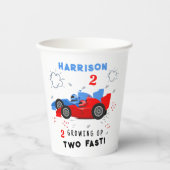 Twee snelle Kinder raceauto's van de tweede verjaa Papieren Bekers (Voorkant)