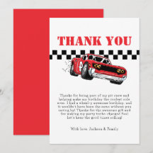 Twee snelle moderne rode raceautoboy 2e verjaardag