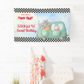 Twee snelle Olifant Hond Race Auto 2e HBD Party Spandoek (Insitu)