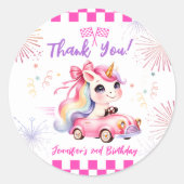 Twee snelle Race Roze Auto Meisje 2e Verjaardagsfe Ronde Sticker (Voorkant)