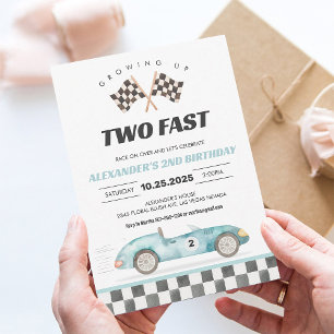Twee snelle raceauto 2e verjaardagsuitnodiging kaart