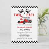 Twee snelle raceauto's tweederangs feest kaart (Staand voorkant)