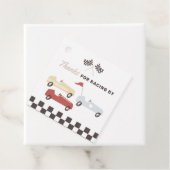 Twee snelle raceautothema jongens verjaardagsfeest bedankjes labels (In situ)