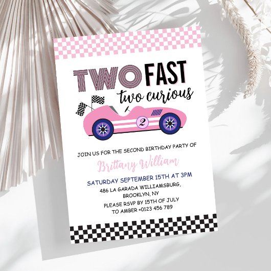 Twee snelle roze race auto tweede verjaardag kaart