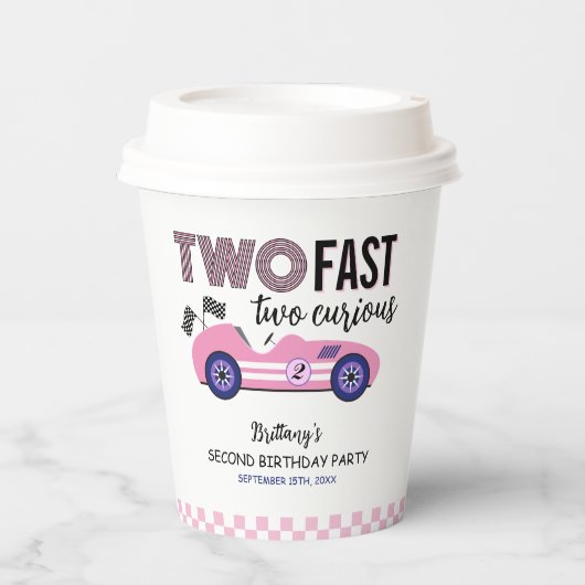 Twee snelle roze race auto tweede verjaardag papieren bekers (Voorkant)