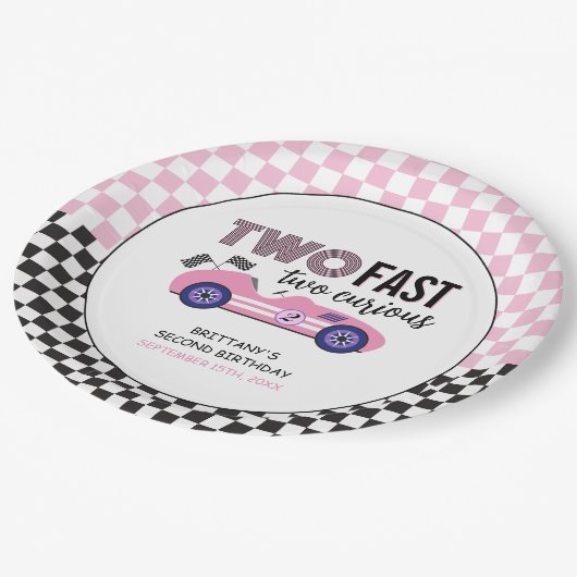 Twee snelle roze race auto tweede verjaardag papieren bordje (Gekanteld)