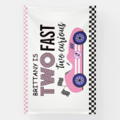 Twee snelle twee nieuwsgierige roze race auto verj spandoek (Verticaal)