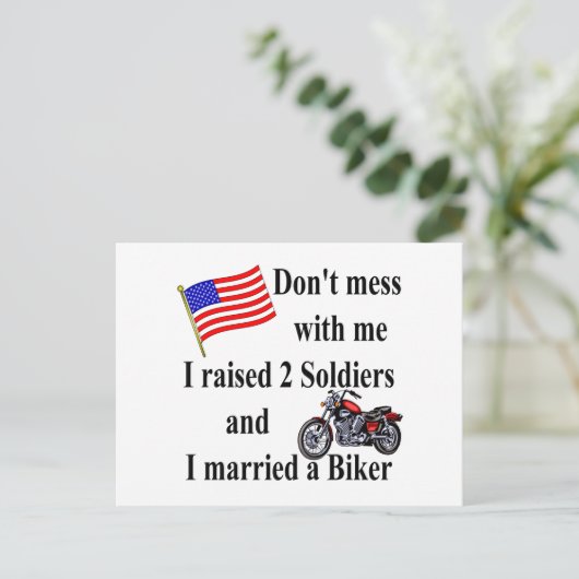 Twee soldaten opgevoed, getrouwd met een fietser briefkaart (Staand voorkant)