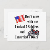 Twee soldaten opgevoed, getrouwd met een fietser briefkaart (Voorkant / Achterkant)