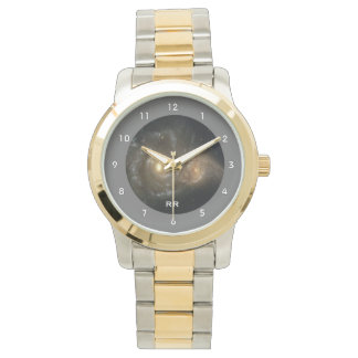 Twee spiraalvormige sterrenstelsels botsen op twee horloge