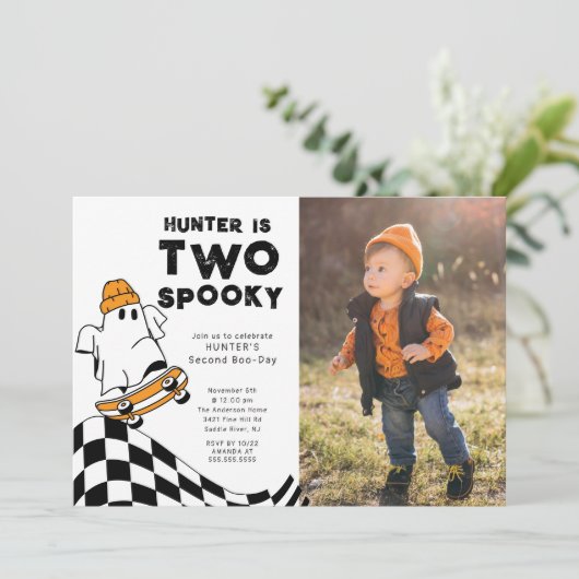 Twee Spooky Dude verjaardagsuitnodiging Kaart (Staand voorkant)