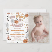 Twee Spooky Groovy Halloween Leuke Verjaardag Foto Kaart (Voorkant)