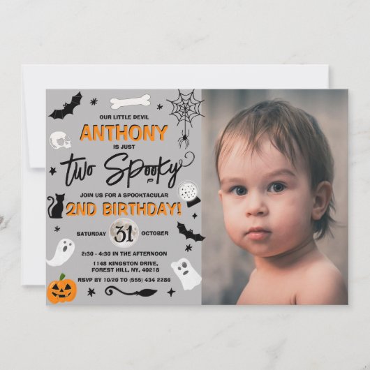 Twee Spooky. Halloween 2e verjaardag Foto Kaart (Voorkant)