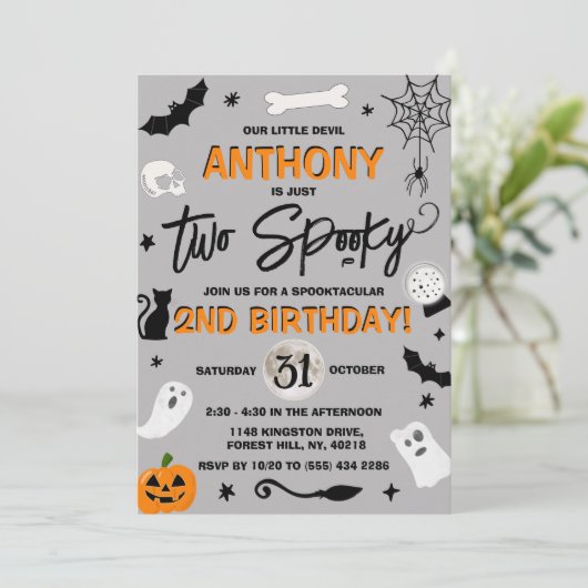 Twee Spooky. Halloween 2e verjaardag Kaart (Staand voorkant)