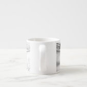 Twee stoelen begraven in sneeuw espresso kop (Achterkant)