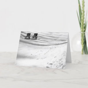 Twee stoelen begraven in sneeuw kaart