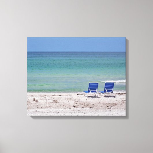 Twee stoelen op het strand canvas afdruk (Voorkant)