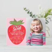 Twee Sweet Strawberry Kinder Tweede Verjaardag Fot Kaart (Staand voorkant)