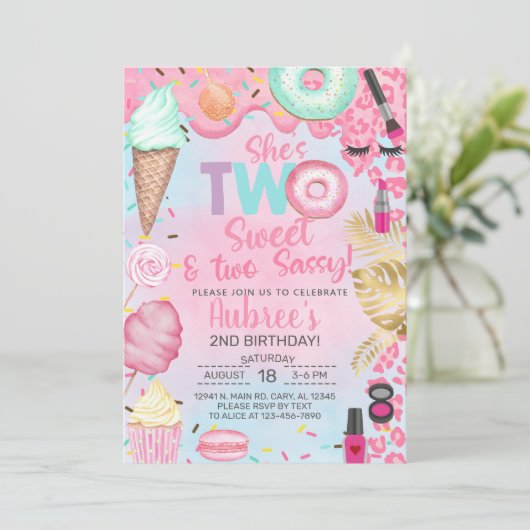 Twee Sweet Two Sassy meisje 2e verjaardag uitnodig Kaart (Staand voorkant)