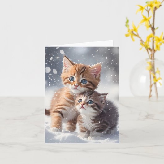 Twee Tabby Kittens Spelen in Sneeuw Blank Groet Kaart (Gele Bloem)