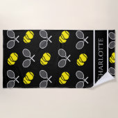 Twee Tennis Balls en wit Rackets Pattern Black H Strandlaken (Voorkant)