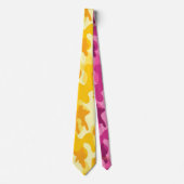 Twee Tone Camo Pink Yellow Monogram Groomsman Stropdas (Voorkant)