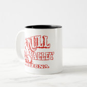 Twee Tone Mok w/ Skull Valley, Arizona Logo (Voorkant links)