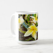 Twee-toon Bloemen op een Koffiemok (Voorkant links)