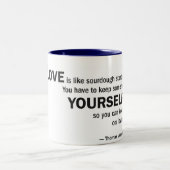 Twee-toonaangevende mok - 'Liefde is als brondeeg. (Center)