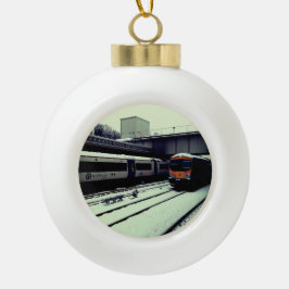 Twee treinen, op het spoor keramische bal ornament