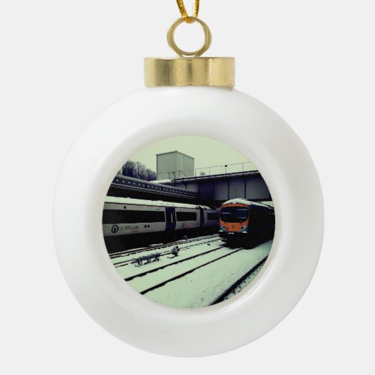 Twee treinen, op het spoor keramische bal ornament (Voorkant)